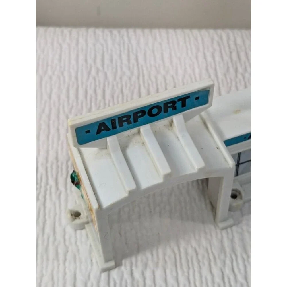 Vintage Micro Machines Super Van City Airport building Galoob replacement part